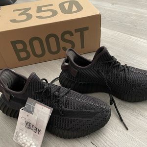 Yeezy static black (reflective)